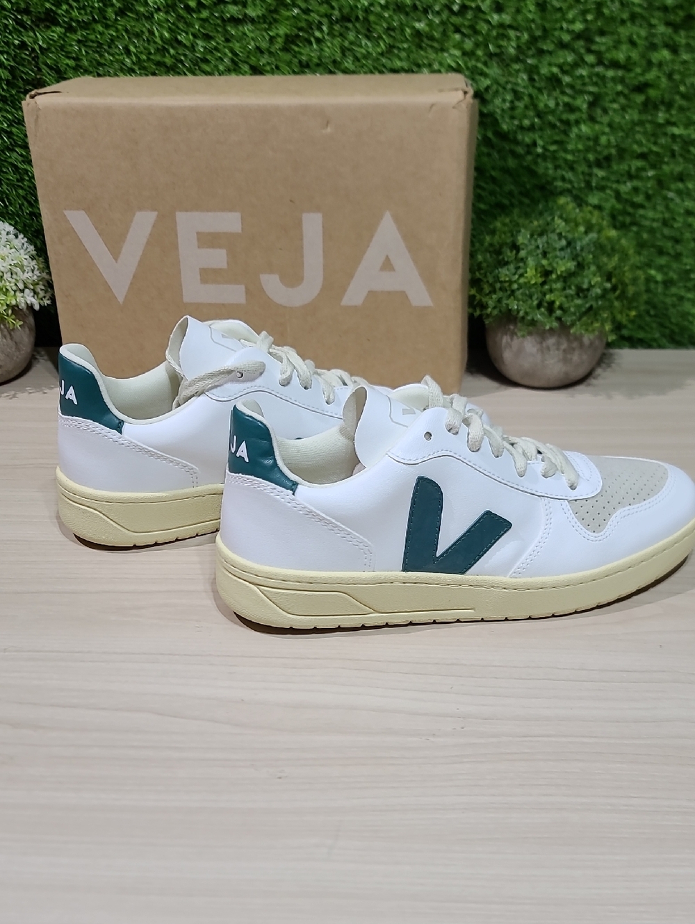 Veja V-10 CWL Sneakers White/Brittany - US Women's 9 New - Picture 4 of 9